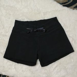 Lululemon black athletic casual lounging shorts sz 4